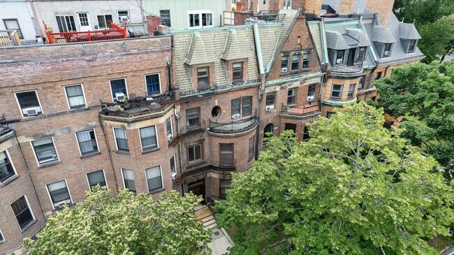 Primary Photo - 48 Fenway