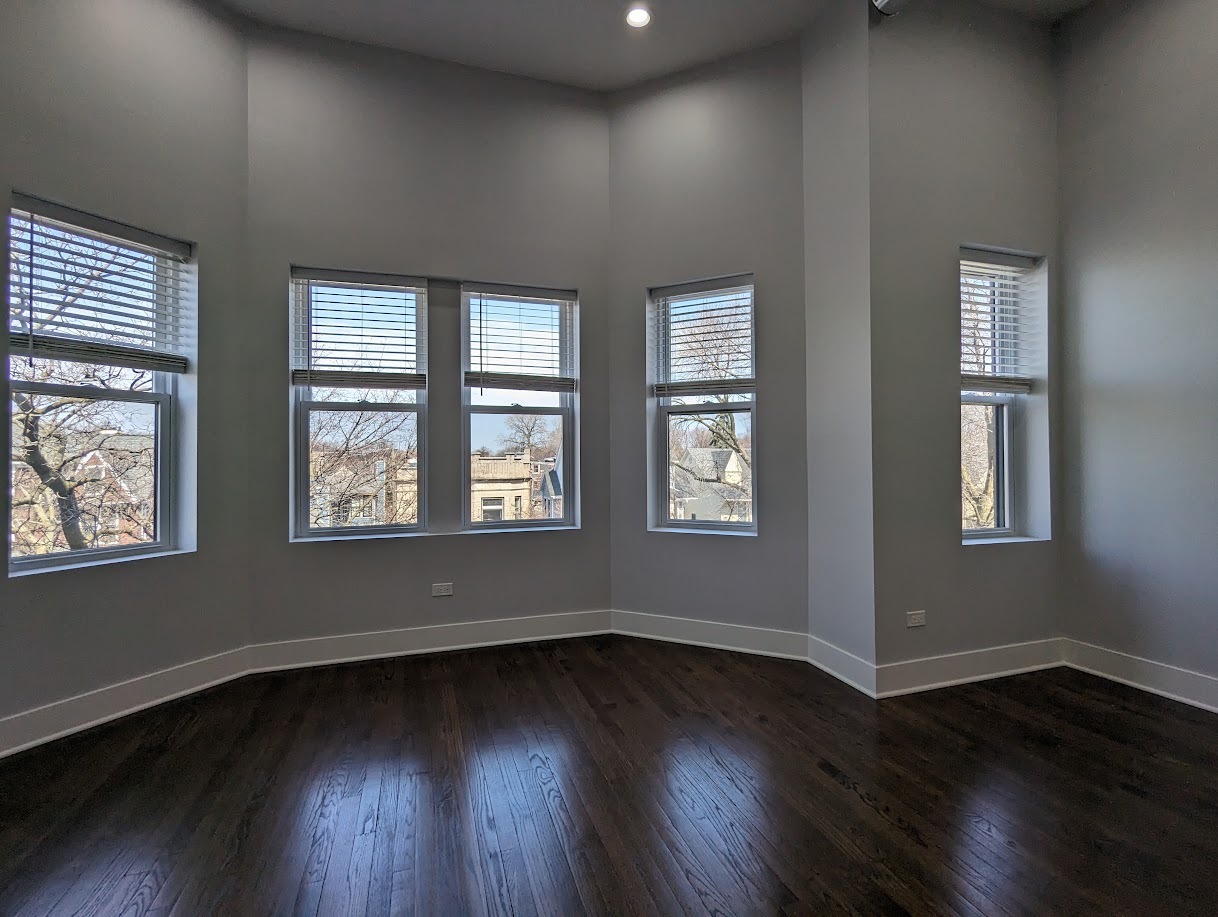 Building Photo - 2171 W Wilson Ave