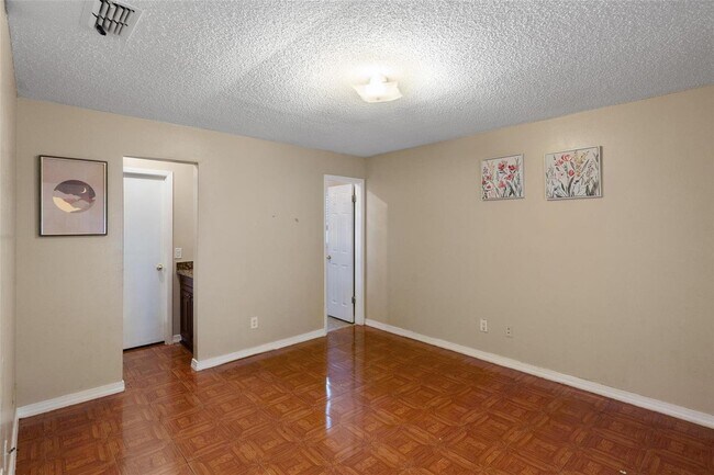 Building Photo - 418 Declaration Dr