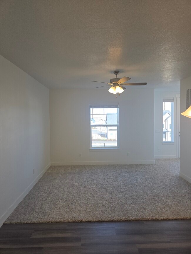 Building Photo - 6512 Skyline Lp Ln