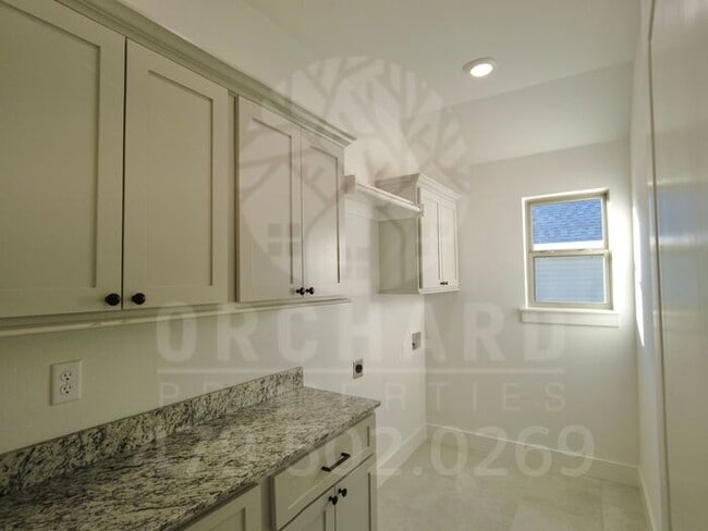 Building Photo - Siloam Springs- Single-Family Home- Beauti...