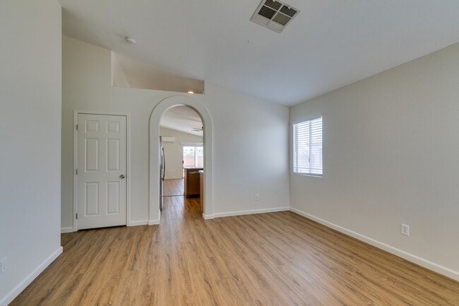 Building Photo - 3-Bedroom Home with Upgraded Cooling & Gre...