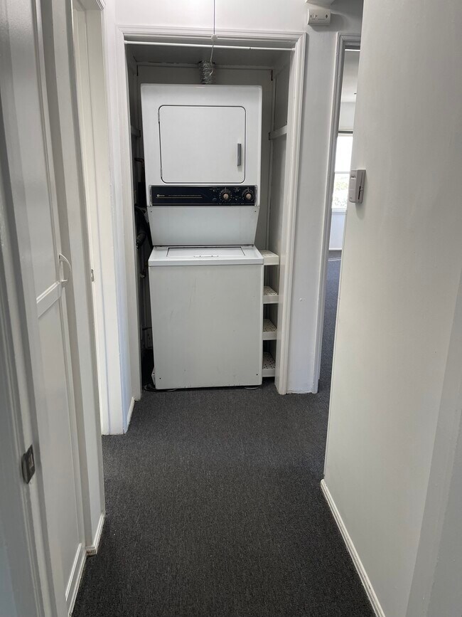 Washer & Dryer in hallway - 1827 18th St