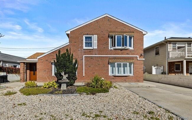 Primary Photo - 539 W Park Ave