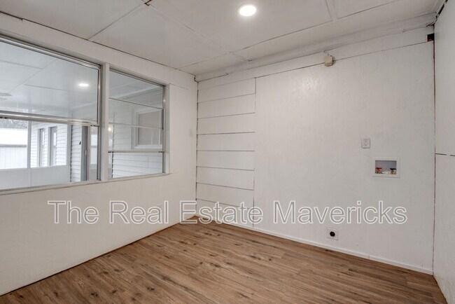 Building Photo - 810 Caldonia St