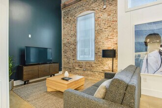 Building Photo - 822 Howard Ave