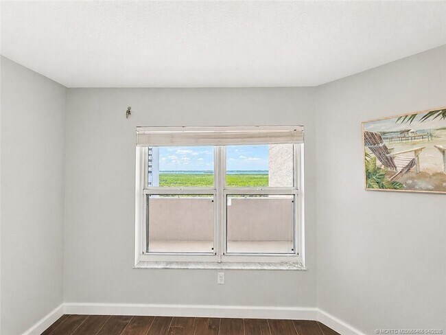Building Photo - 5051 N Hwy A1A