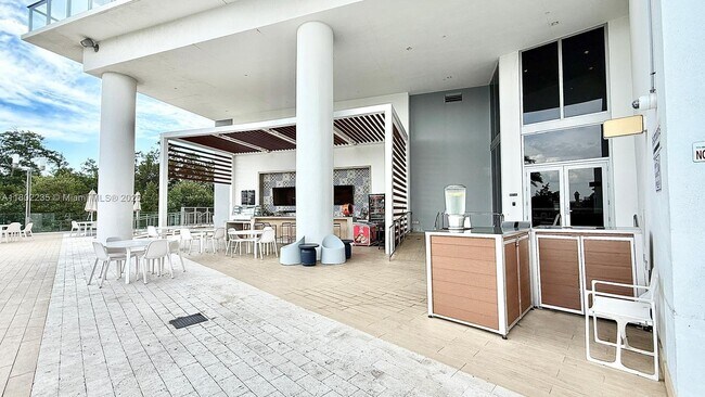 Building Photo - 16385 Biscayne Blvd