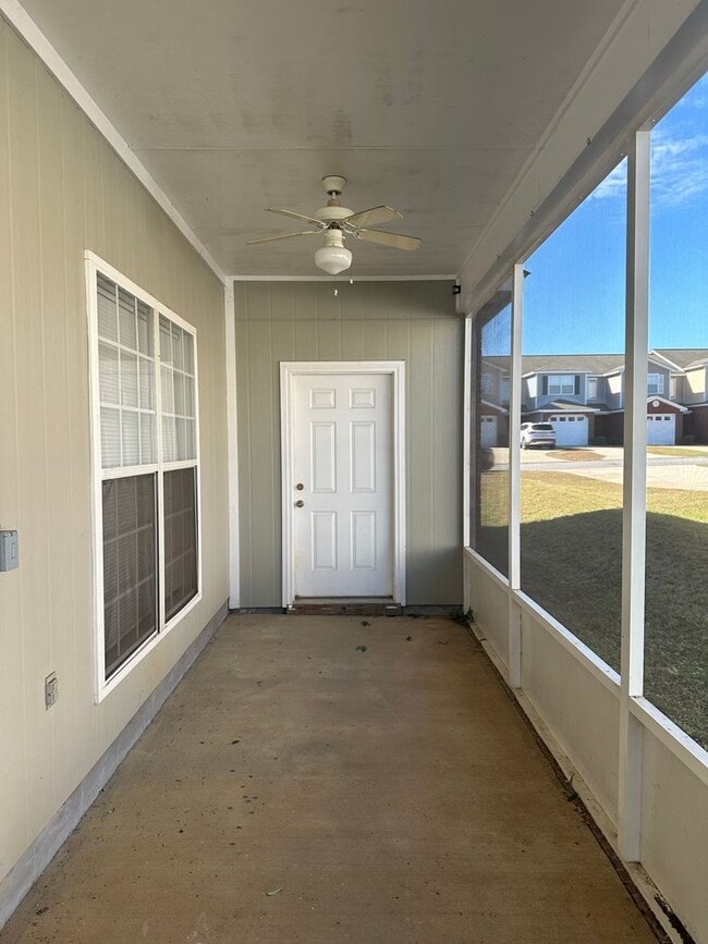 Building Photo - Wakefield Subdivision!  End Unit.