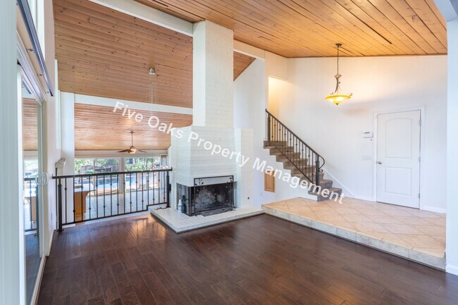 Building Photo - 2815 Stanford Ln