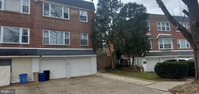 Primary Photo - 224 Robina St