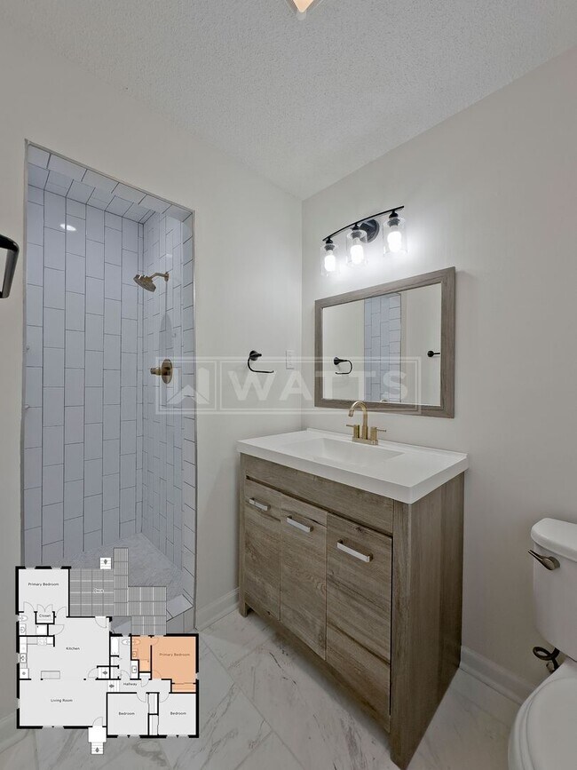 Building Photo - Great 4 Bedroom Split-Level Home in Heart of Hoover