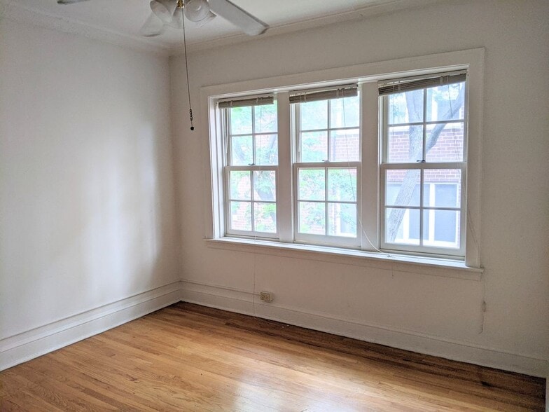 Building Photo - 1452 Oak Ave