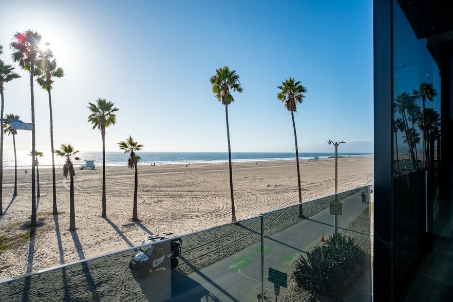 Building Photo - 3009 Ocean Front Walk
