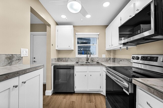 Building Photo - 1161 Hillsboro Mile Unit 207