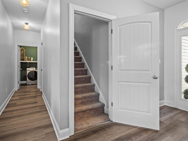 Building Photo - 239 Sailor St