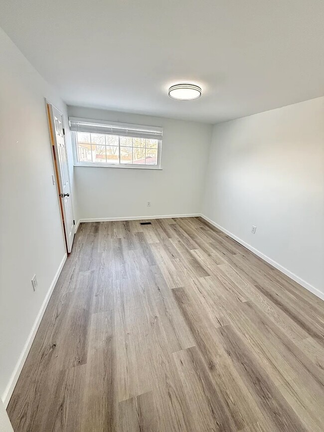 Building Photo - 8841 Sunrise Dr