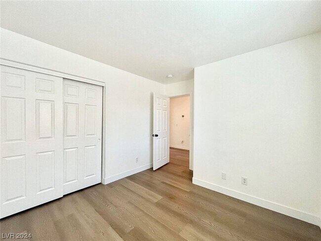 Building Photo - 9291 Hollander Ave