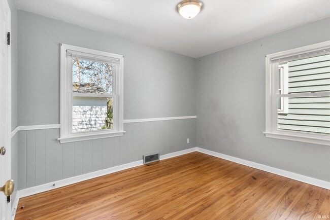 Building Photo - 1730 Clover Ln
