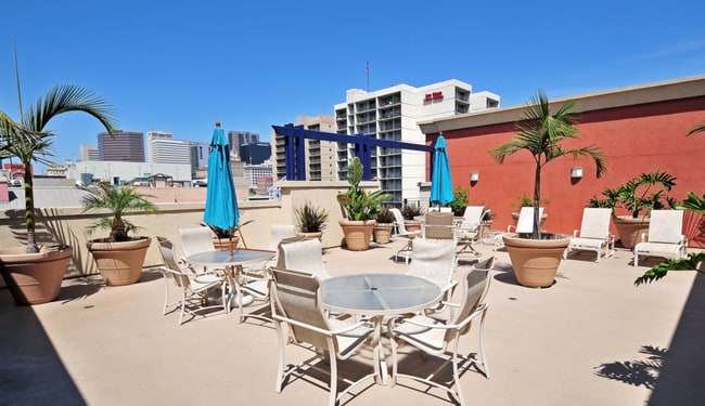 Building Photo - AMAZING 2/2 MARINA DISTRICT CONDO WITH 2 A...
