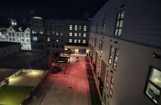 Building Photo - 215 E Pleasant St