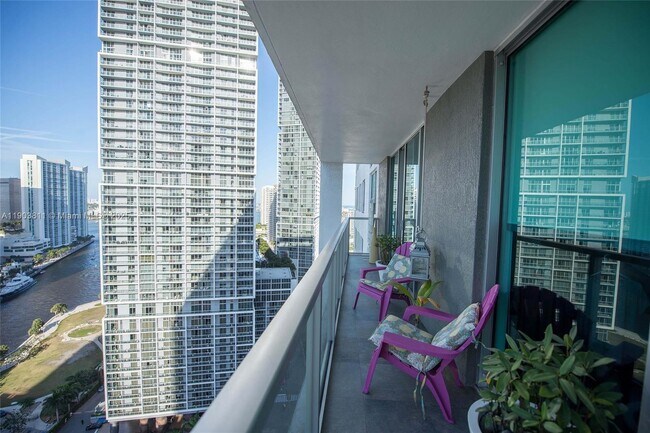 Building Photo - 500 Brickell Ave