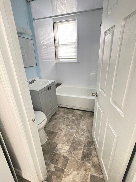 Building Photo - 99 Beach St