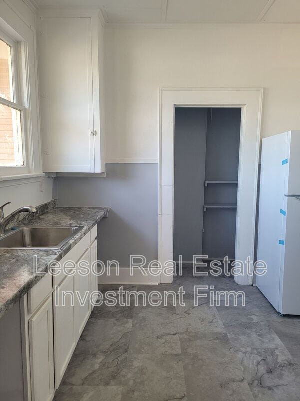 Building Photo - 314 1/2 KINGS HIGHWAY