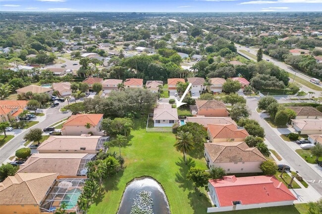 Building Photo - 6305 Willoughby Cir