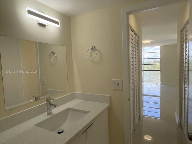 Building Photo - 16851 NE 23rd Ave