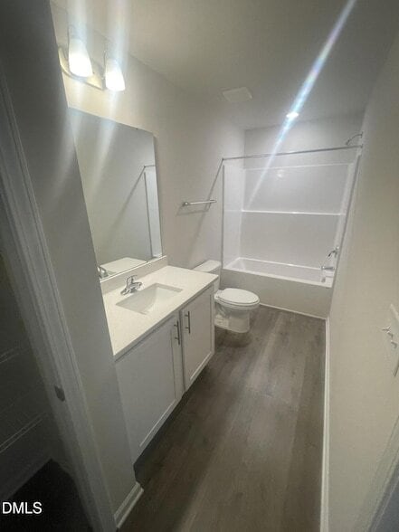 Building Photo - 1004 Peony Ln