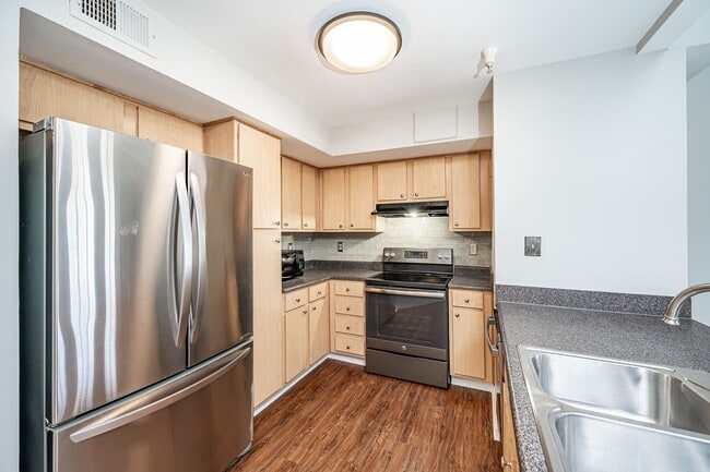 Building Photo - Midlothian Condo Available For Immediate Move In