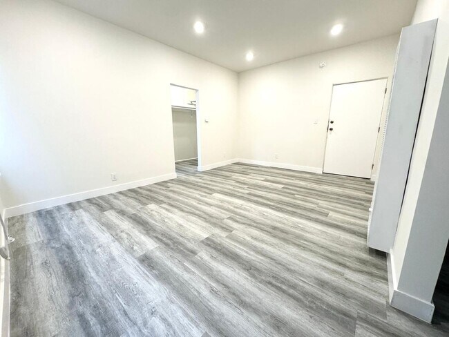 Interior Photo - cor400
