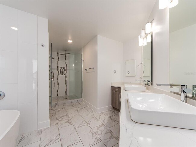 Building Photo - 15 Avalon St