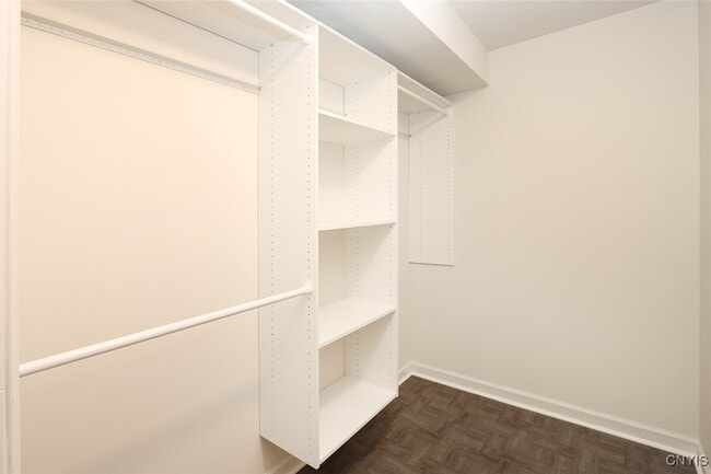 Building Photo - 442 Summerhaven Dr N