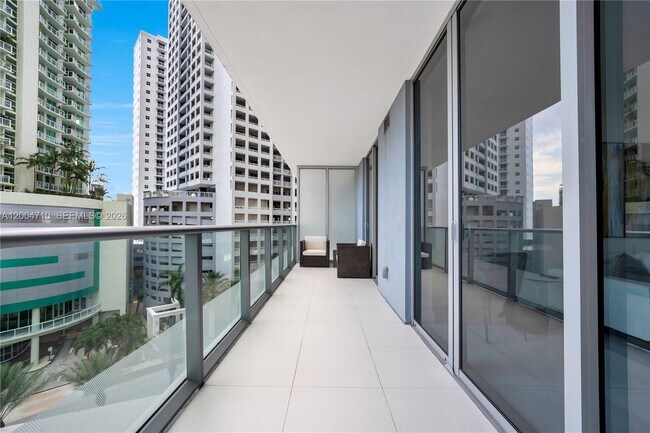 Building Photo - 1300 Brickell Bay Dr