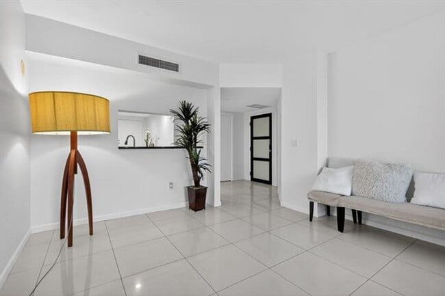 Building Photo - 9595 Collins Ave Ave