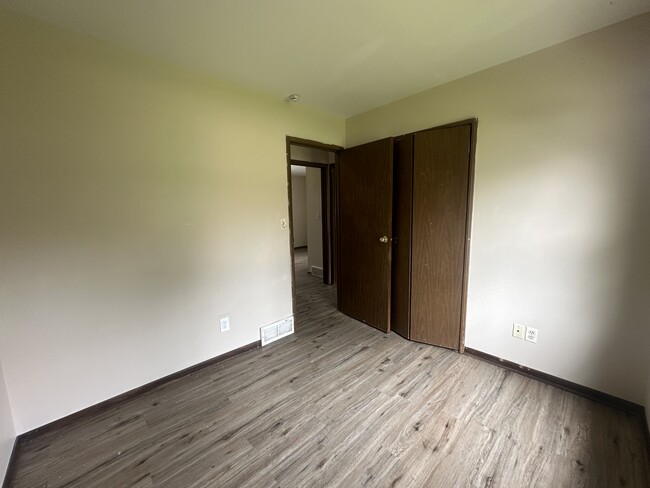 Building Photo - 2243 Forest View Rd
