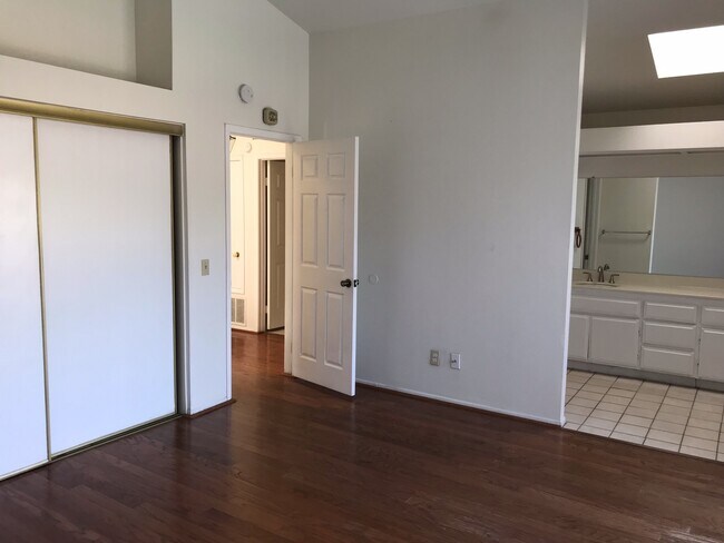 Building Photo - 4bd 3ba Charming Home For Rent!