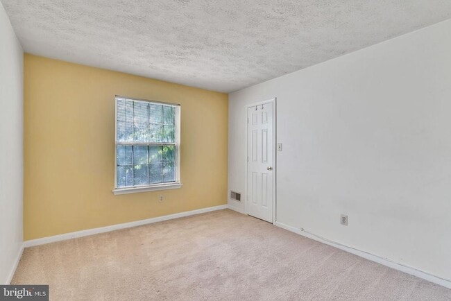 Building Photo - 13920 Lord Fairfax Pl