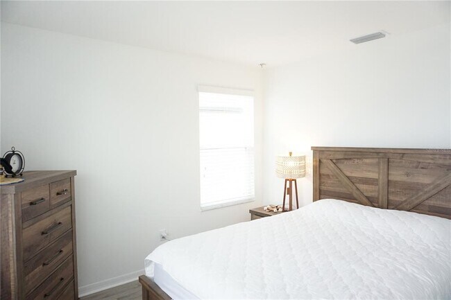 Building Photo - 5732 Newberry Pnes Ave