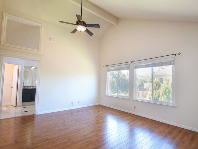 Building Photo - Large 4BR 3BA Updated Home in Quiet Neighb...