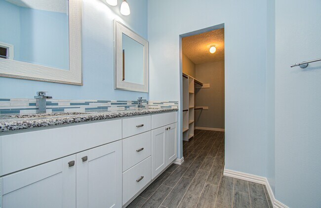 Building Photo - 10546 Rippling Fields Dr