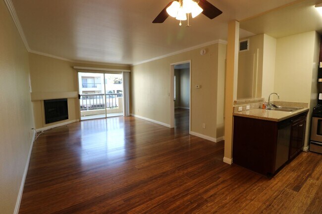 Building Photo - 1/Bedroom Condominium in Woodland Hills!