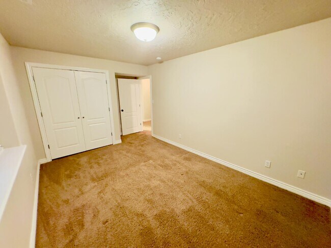Building Photo - 207 S 50 W
