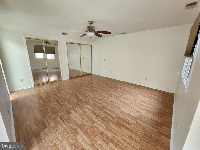 Building Photo - 254 Sayre Dr