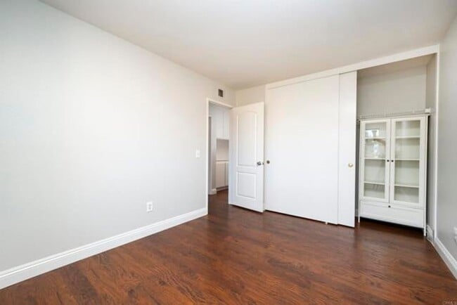 Building Photo - Beautiful 4Br/2.5Ba Home With Private Yard...