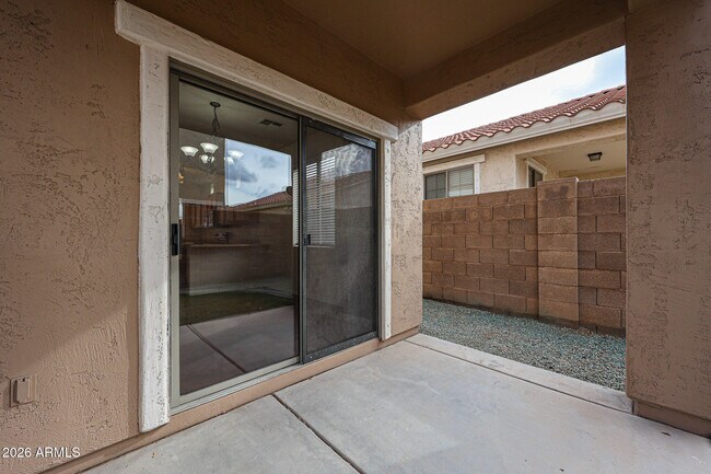 Building Photo - 961 E Redondo Dr