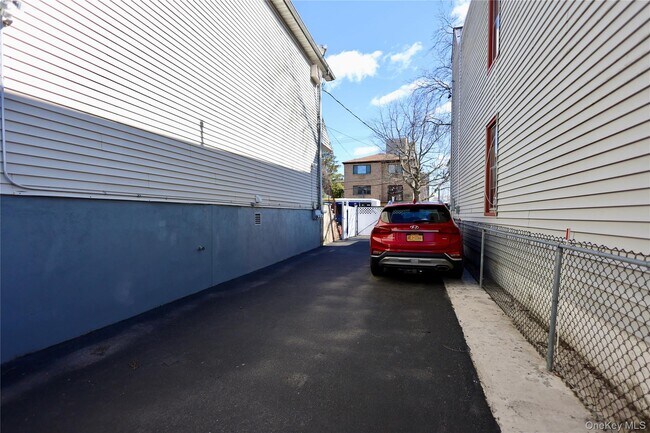 Building Photo - 2219 Boller Ave