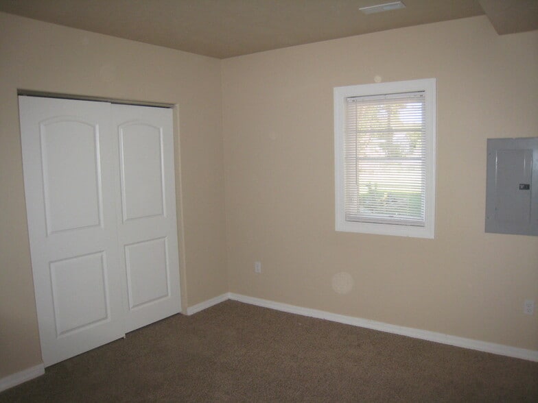 Building Photo - 1427 W Buckeye Ave
